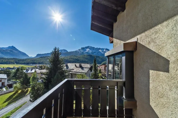 Apartment with mountain view
