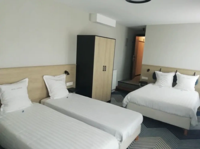 1 Bedroom Standard Quadruple Family room