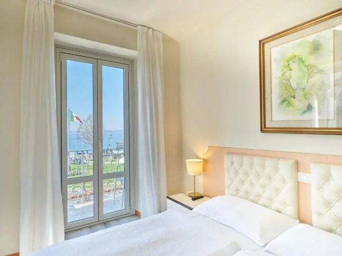 Standard Double room with balcony and with lake view