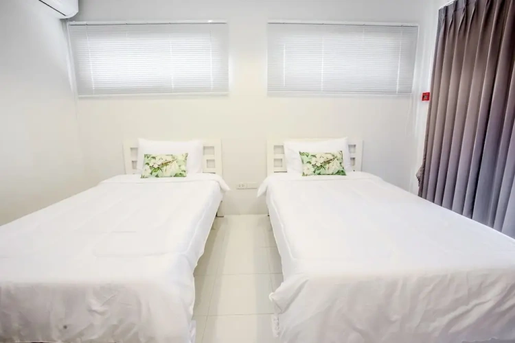 Standard Twin room with balcony