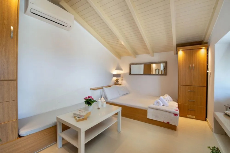 Paxos Couple House By Konnect