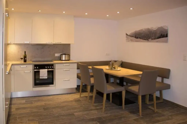 3 Bedrooms Apartment