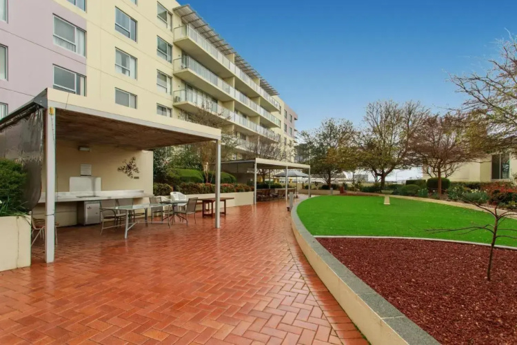 Spacious & High in the Skyplaza - 1bd 1bth Apt