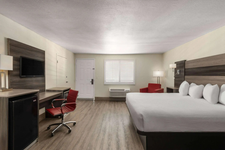 Ramada by Wyndham Kingman