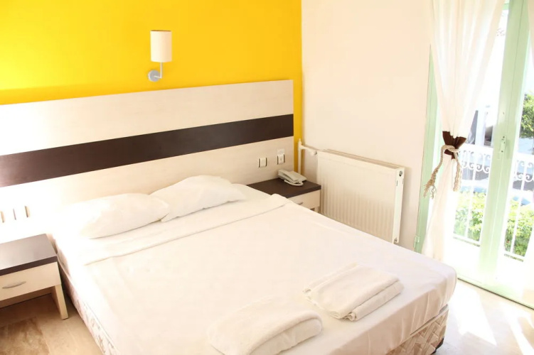 R Hotel by Rooms