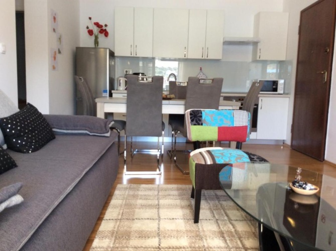 2 Bedrooms Basement Apartment with sea view
