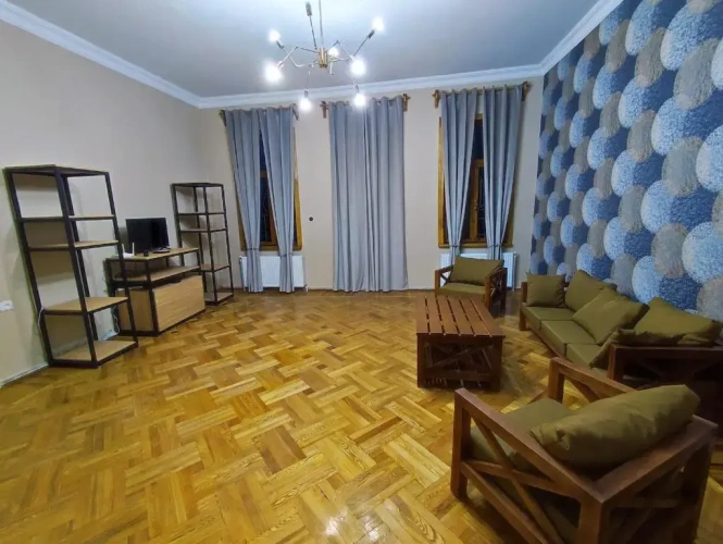 4 Bedrooms Cottage