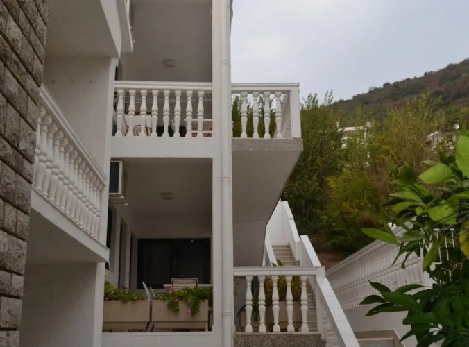 3 Bedrooms Apartment