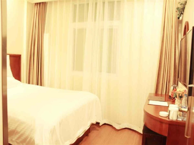 Standard Double room with street view