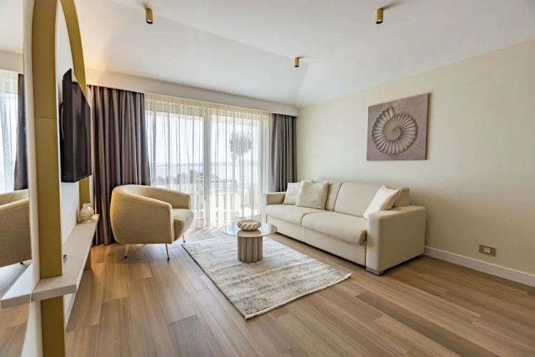 Apartment with balcony