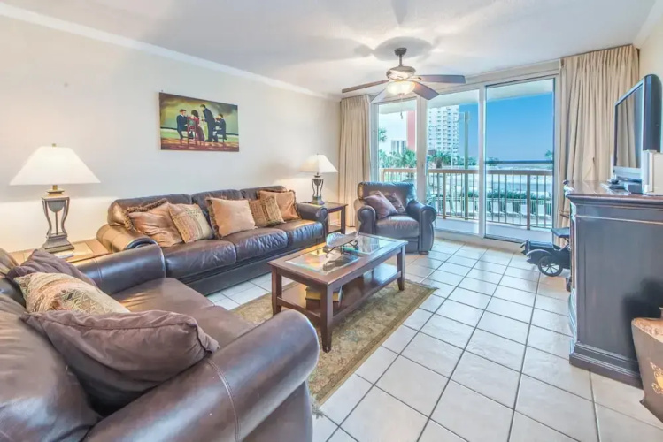 Pelican Beach Resort 213