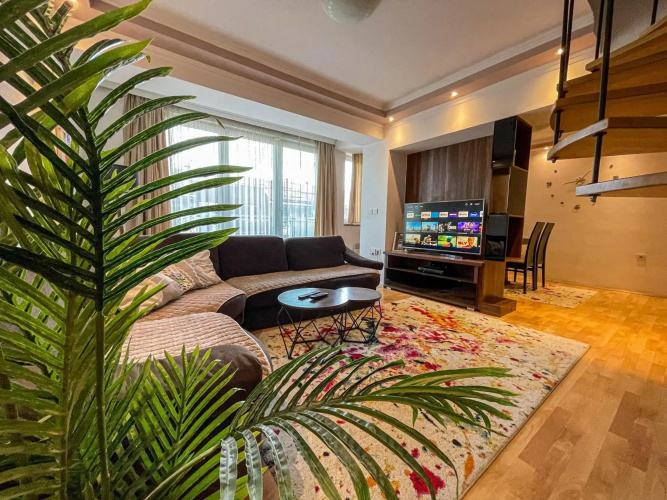 Cozy Duplex Apartment ~ Free Parking