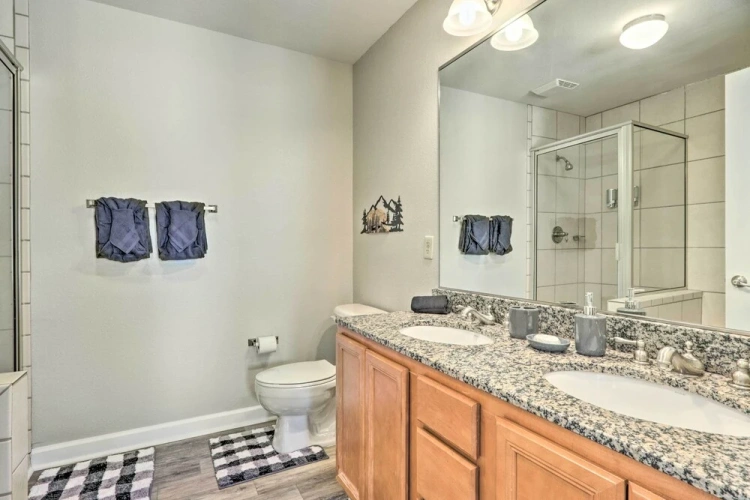 2 Bedrooms Apartment