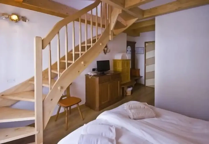 2 Bedrooms Standard Family room with balcony and with mountain view