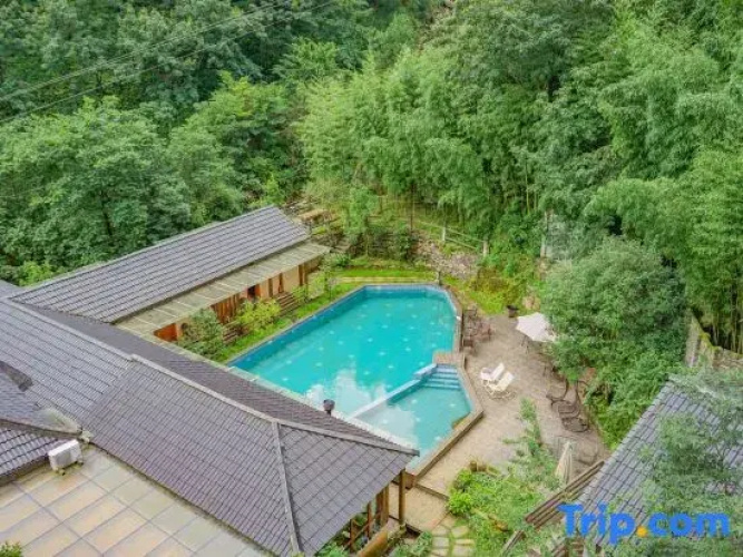Lin'an Congqian. Man Hostel