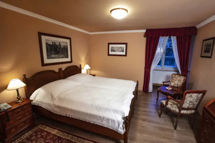 Hotel Zámek Štirín