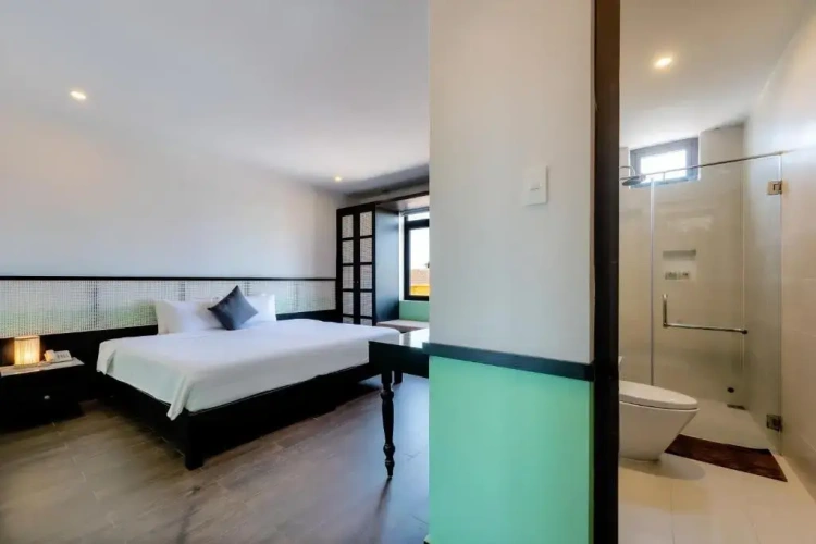 Standard Double room with city view