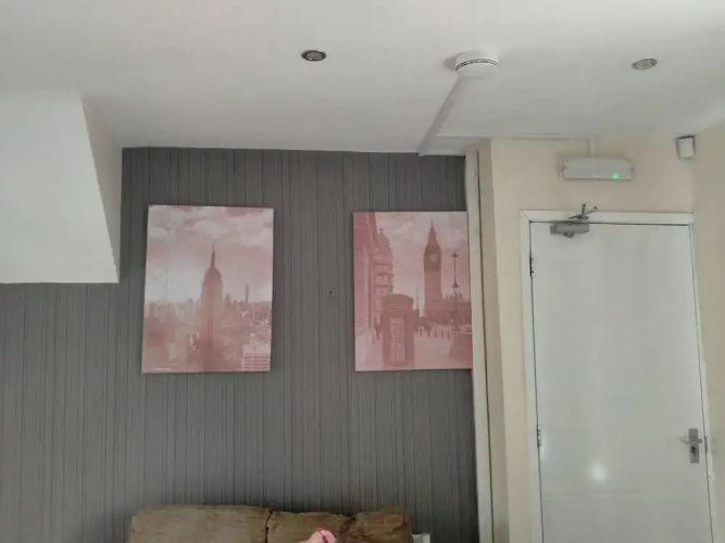 Spacious 3bed House in Walsall With Parking Onsite