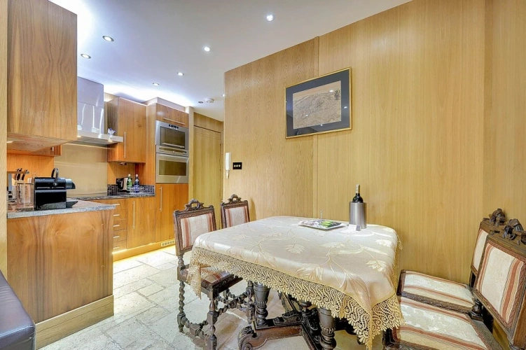 Deluxe Apartment