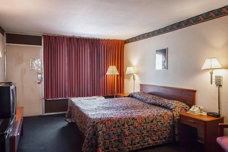 Motel 6 Effingham, IL