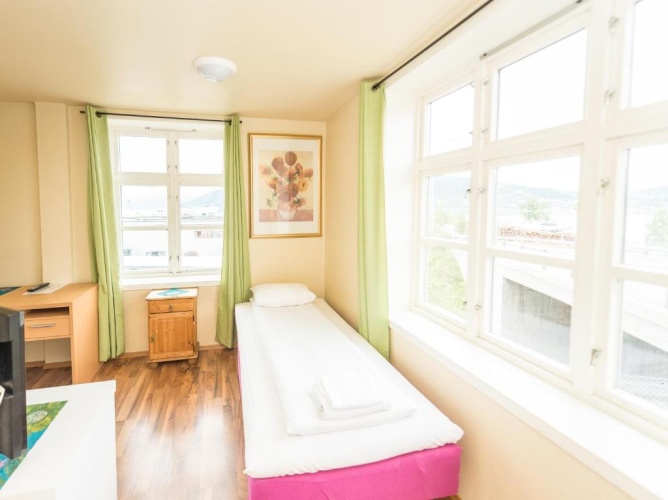 Standard Triple room with view