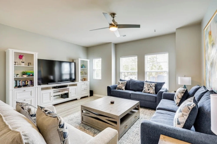3 Bedrooms Apartment