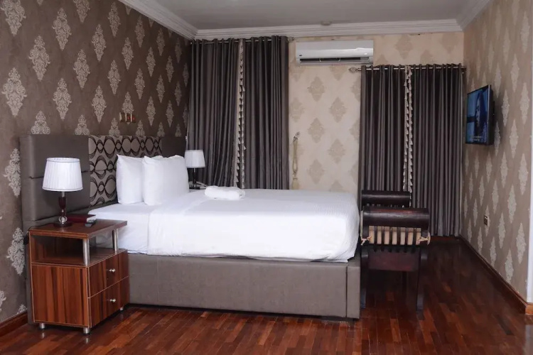 Mahogany Hotel and Suites