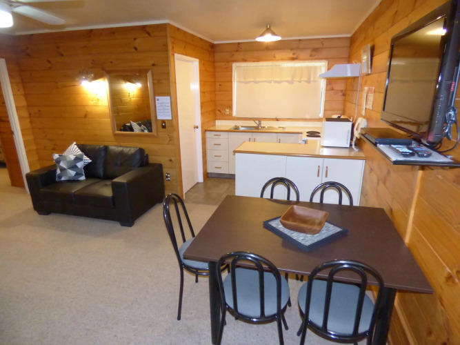 Cedarwood Lakeside Motel & Conference VenueOver view