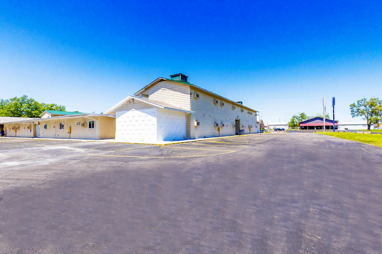 Country Hearth Inn & Suites By Oyo Sturgis - Sturgis, MI