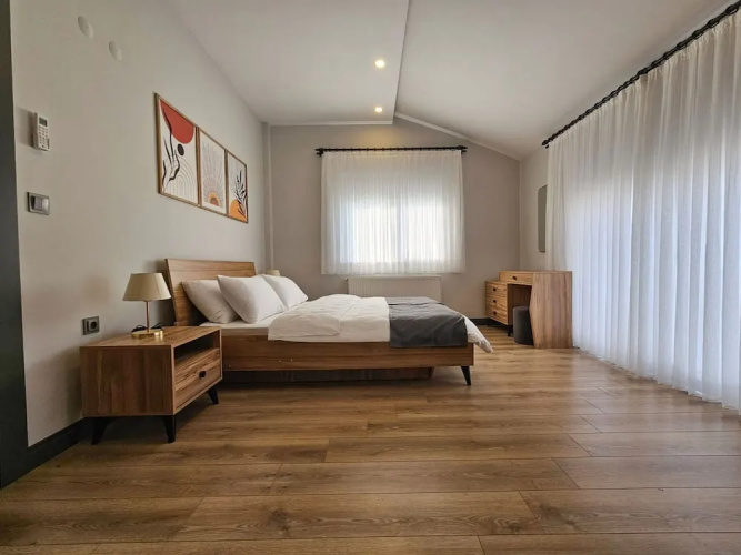 Professionally Maintained Spacious New Suites 2-3