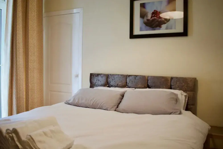 Central & Comfortable Flat - Sleeps 4