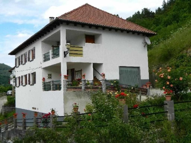 3 Bedrooms Cottage