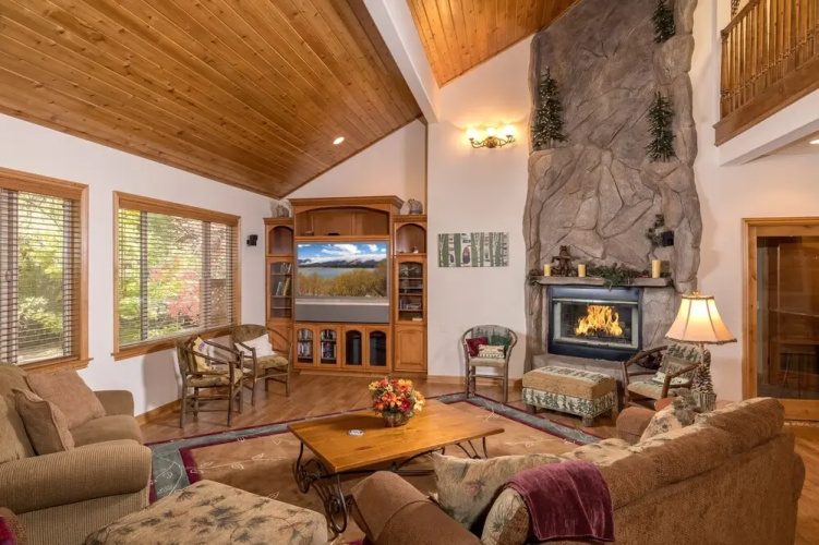 24 - Camp Winterset 3 Bedroom Cabin by Redawning