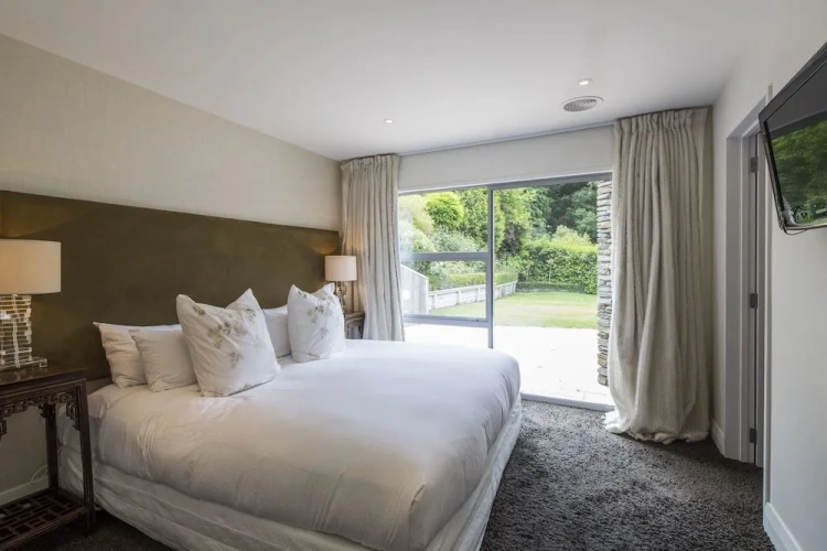 4 Bedrooms Luxury Villa with river view