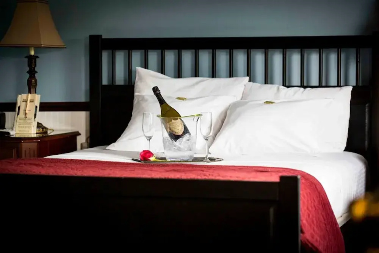Delta King Hotel