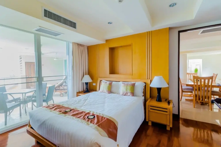3 Bedrooms Family Suite with garden view