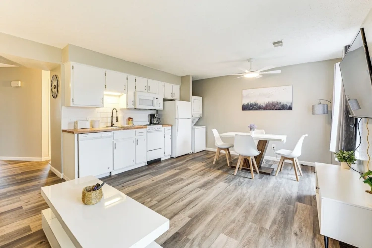 2 Bedrooms Apartment