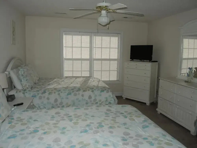 1506m 1 Bedroom Condo by RedAwning