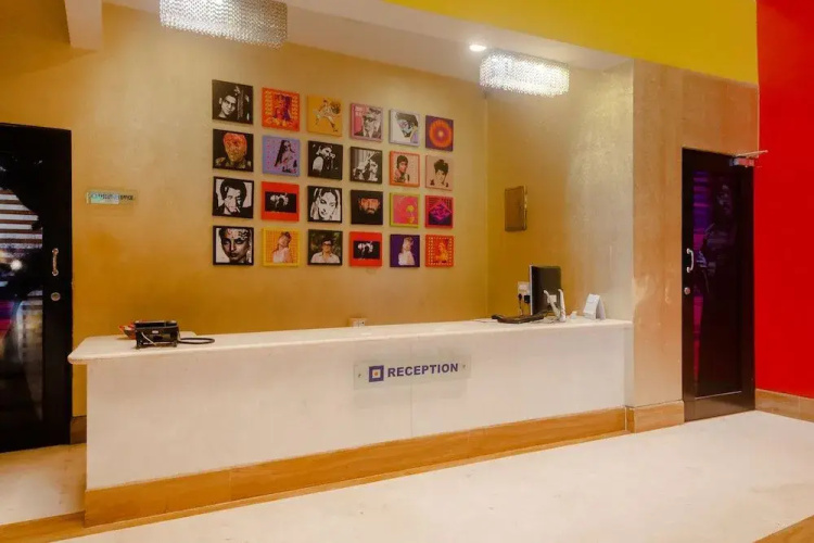 Capital O 40728 Bollywood Design Hotel