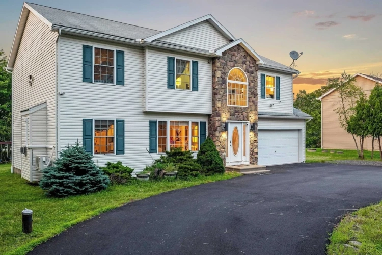4 Bedrooms Cottage