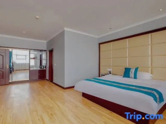 Deluxe Family Suite