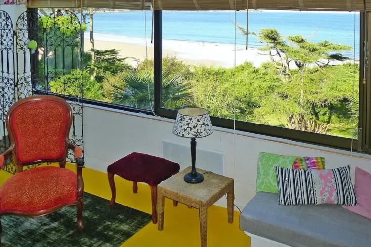 Cottage in Locquirec With Beach Access