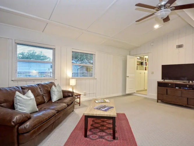 5BR 3 5BA Hill Country Lake Home by RedAwning
