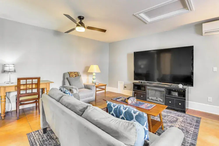 1 Mi to Dtwn: Updated Guesthouse in Phoenix!
