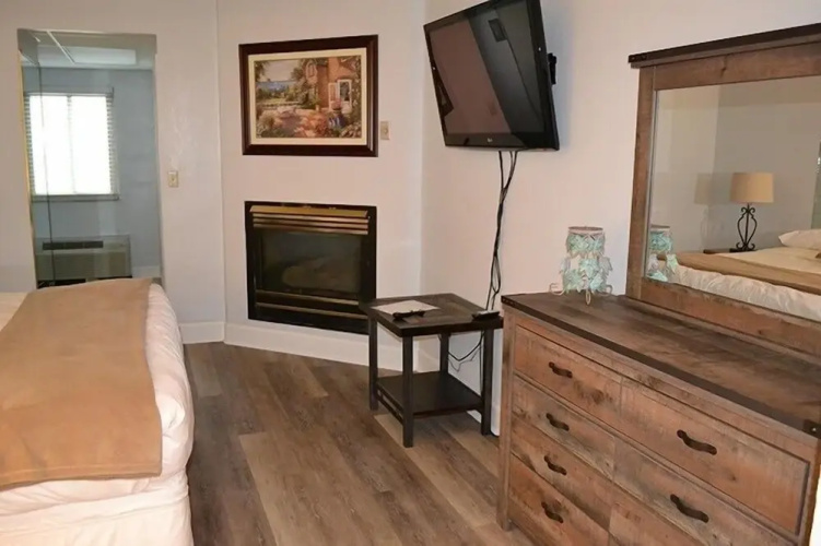 409 1bd 1 Bedroom Condo by RedAwning