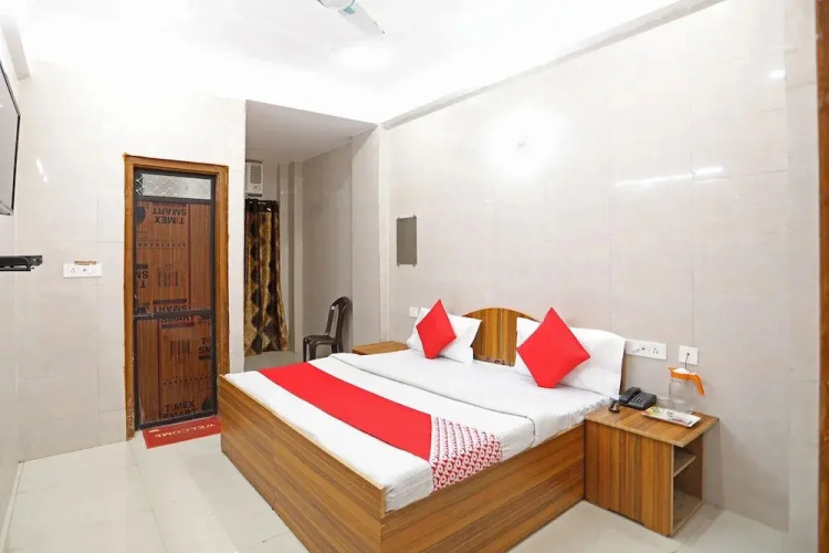 Shree Raghuvar Dham by OYO Rooms