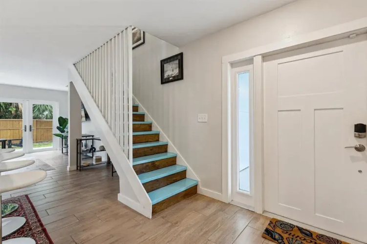 10 Colonial Drive