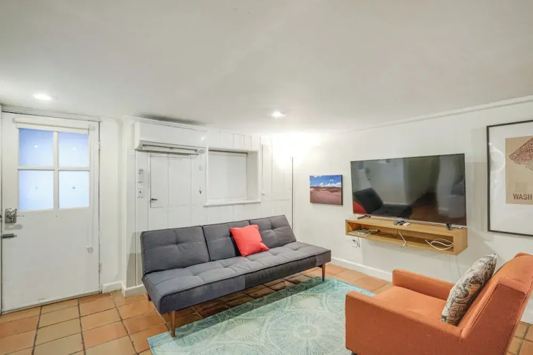 DC Apartment: 2 Mi to National Mall!
