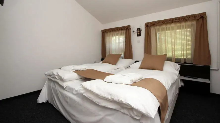 Timpa Apartmanház & Dr. Strecker Villa