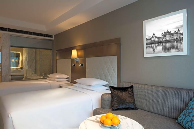 Twin with Club Access room